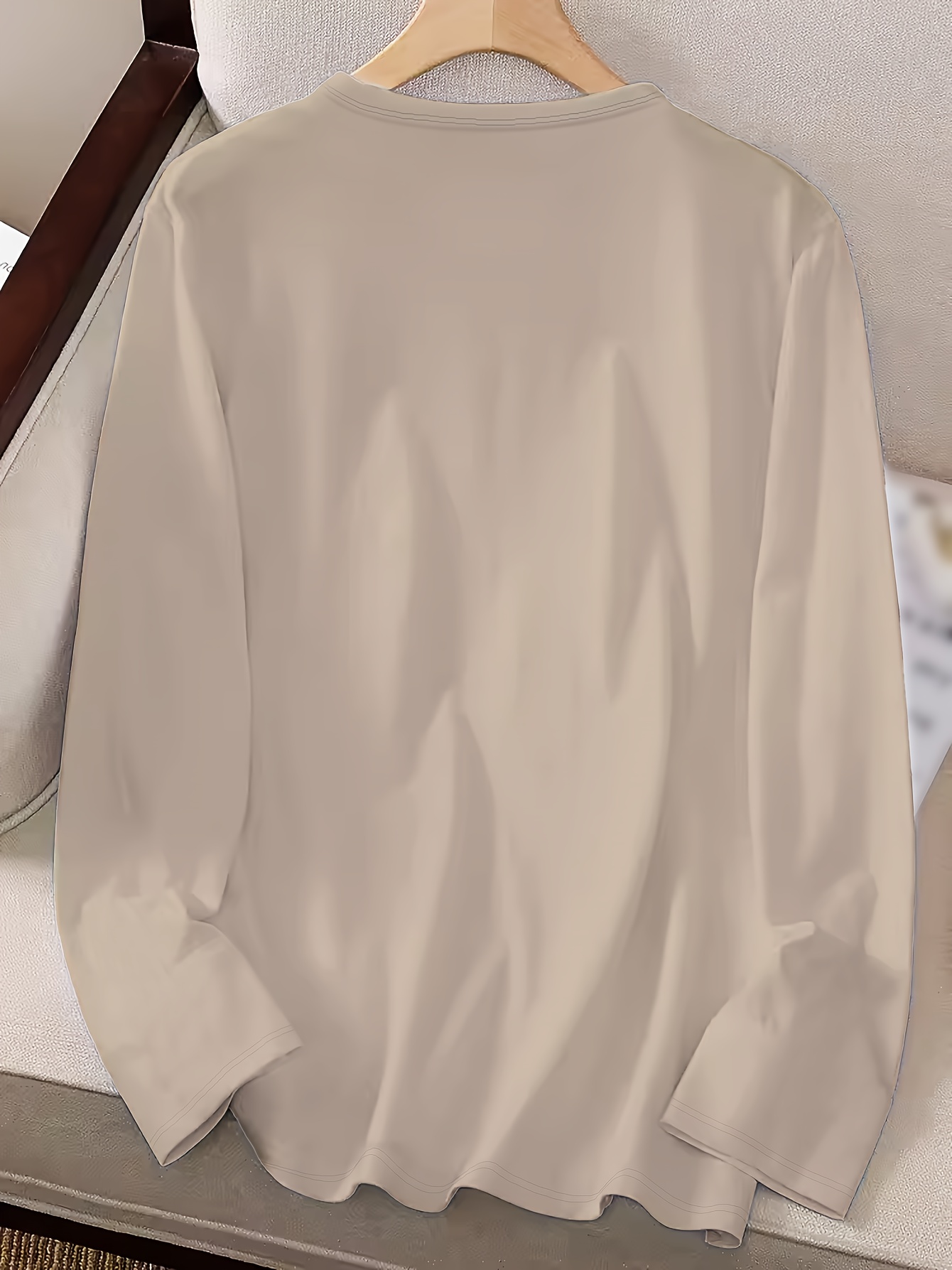 [Christmas Holiday Apparel] Women's Christmas Snowman & Dog Graphic Print Long Sleeve T-Shirt - Cozy Winter Crew Neck Casual Top, Machine Washable Regular Fit Holiday Apparel for Autumn & Winter, Festive Season Clothing, Festive Design Shirt, Nontransparent Material